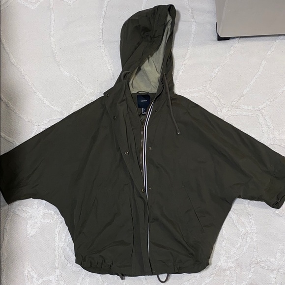 Green 3/4 length sleeve baggy jacket. - Picture 1 of 4